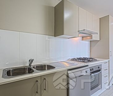 Modern one bed room apartment in the heart of Parramatta - Photo 6
