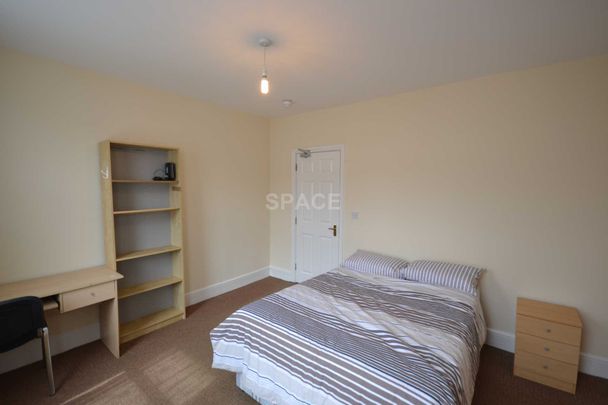 Grange Avenue, RG6 1DJ, University, Reading - Photo 1