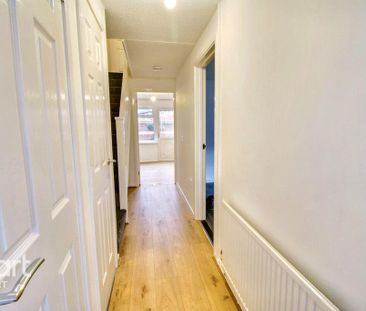 3 bedroom end of terrace house to rent - Photo 2