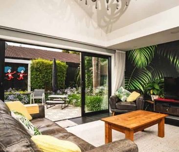 Family home in Hillpark - Photo 1