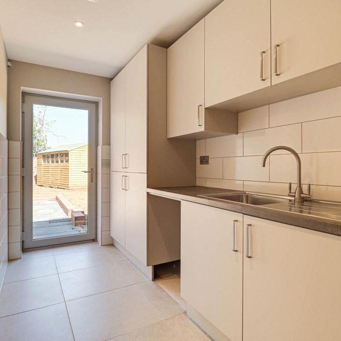 4 bedroom bungalow to rent - Photo 1