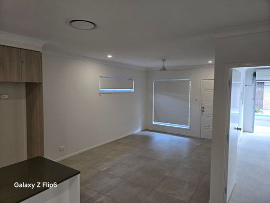 ULTRA MODERN LUXURY 3 BEDROOM TOWNHOUSE with DUCTED AIR-CON - Photo 1