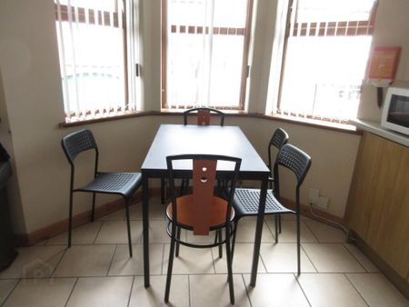 Great 3 Bedroom Apartment, 2a Carmel Street, University Quarter!, Belfast, BT7 1QE - Photo 2