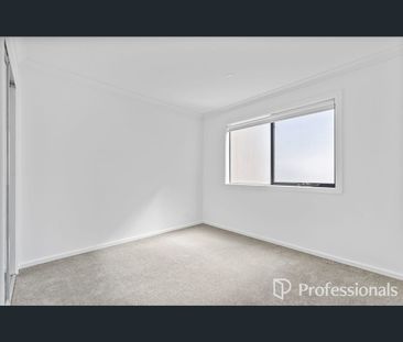 11 Ivanhoe Avenue, Fraser Rise, Vic 3336 - Photo 1