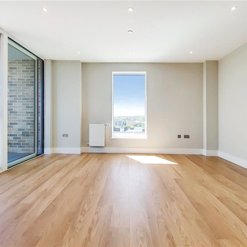 *TWO WEEKS RENT FREE* Excellent two-bedroom, two-bathroom flat within Wimbledon Grounds, this prestigious new development next to the AFC Wimbledon Stadium. The apartments all have generous balconies, lift access, secure bike storage and landscaped communal gardens. - Photo 1