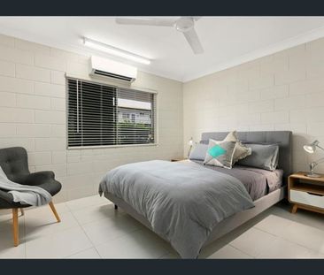 2/120 Greenslopes Street, Edge Hill, Qld 4870 - Photo 4
