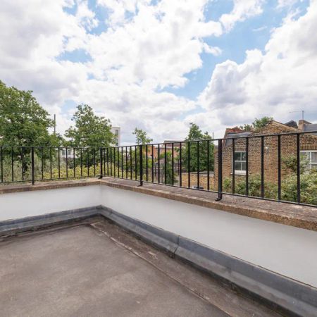 4 bedroom house in Parsons Green - Photo 3