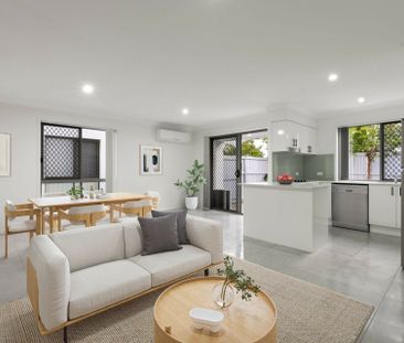 MODERN TOWNHOUSE LIVING - Photo 3