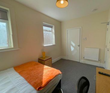 1 bedroom in a house share to rent - Photo 4