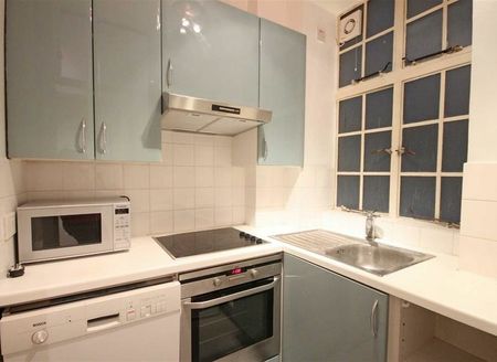 Queensway - Photo 4