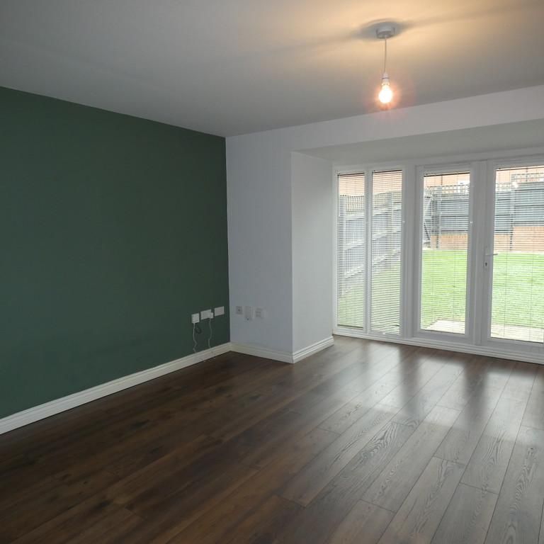 4 bedroom semi-detached house to rent - Photo 1