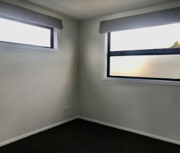 Modern two storey family home. - Photo 3