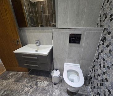 3 bedroom flat to rent - Photo 3