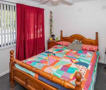 DELIGHTFUL 3-BEDROOM HOME - Photo 5