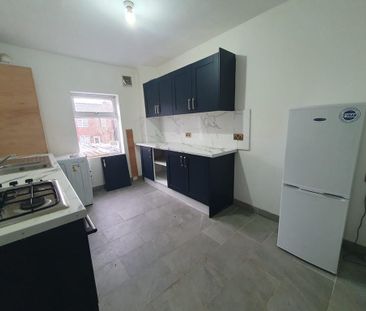 3 bedroom flat to rent - Photo 1