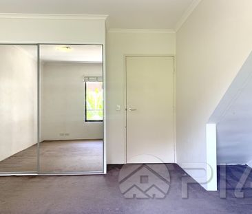 Spacious Bedroom Split Level Apartment - Photo 3