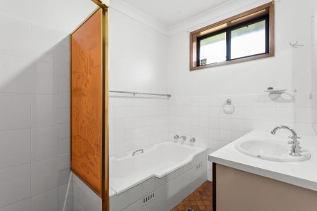 37 Panorama Drive, Farmborough Heights. - Photo 5