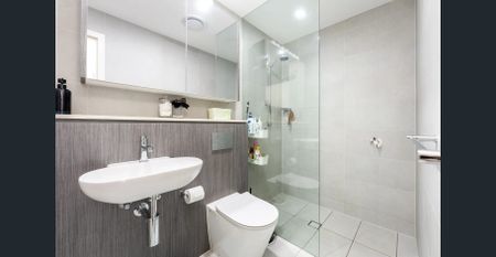 Pet-Friendly Ground Floor Living with Private Street Access - Photo 5