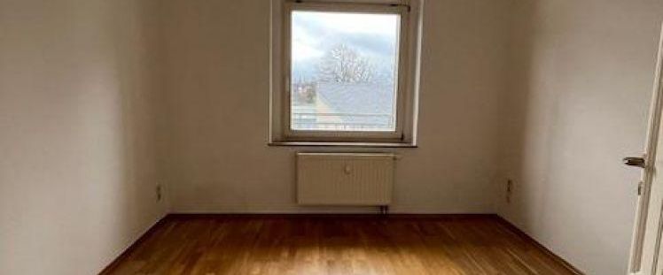 Schöne 3-Raum-Wohnung mit großem Balkon - Foto 1