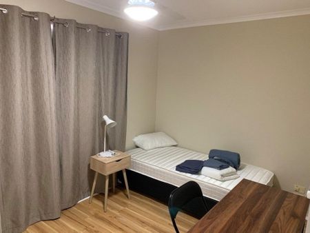 29 Friend Street – Room a - Photo 2