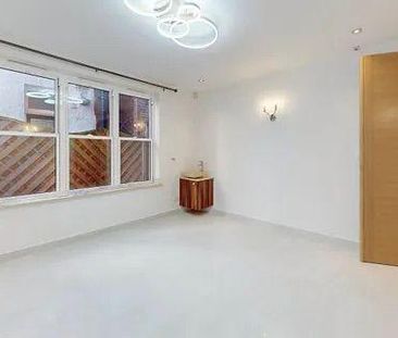 6 bedroom detached house to rent - Photo 3