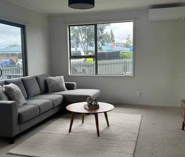Spacious 3-Bedroom Home with Sleepout – Conven... - Photo 4