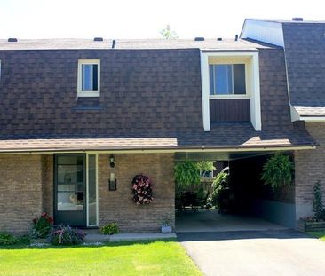 Carriage Mews | 5 Carriage Road, St. Catharines - Photo 1