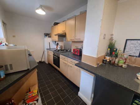 5 Bed - 20 Grove Gardens, Headingley, Leeds - LS6 4EG - Student - Photo 5