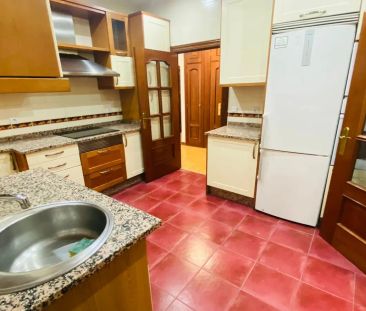 Room in a shared 6-bedroom apartment for rent in Niño Jesús - Photo 1