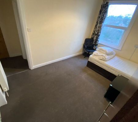 Flat 3, Conference Road, Armley, Leeds, LS12 3DX - Photo 5