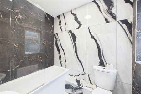 1 bedroom Flat in Sussex Place, Slough - Photo 5