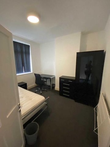 3 bedroom terraced house to rent - Photo 4