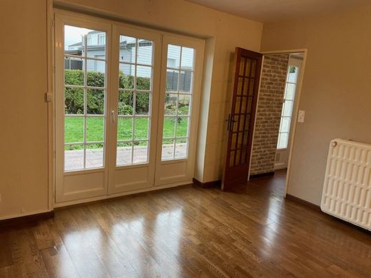 A HOLNON PAVILLON SEMI MITOYEN 3 CHAMBRES JARDIN ET GARAGE - Photo 1