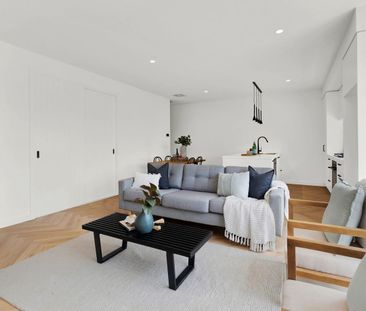 Modern 3 Bedroom Townhome in heart of Kilmore - Photo 3