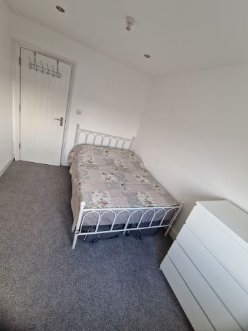 Room in a Shared House, Prestbury Road, E7 - Photo 4