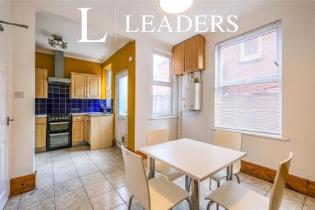 1 bedroom in a house share to rent - Photo 3