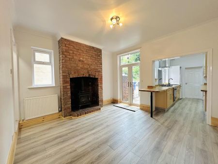 3 bedroom terraced house to rent - Photo 2