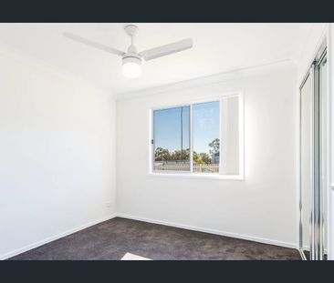 3 BEDROOM DUPLEX ON SPACIOUS CORNER BLOCK! - Photo 1