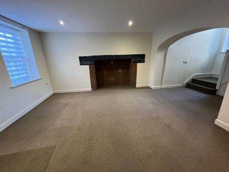 4 bedroom semi-detached house to rent - Photo 2