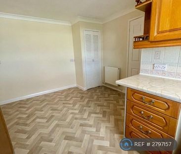 3 bedroom semi-detached house to rent - Photo 6