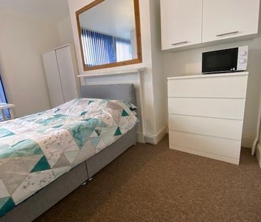 Room in a Shared House, Bedford Road, RG1 - Photo 2