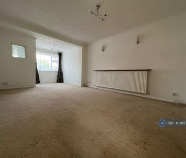 3 bedroom end of terrace house to rent - Photo 1
