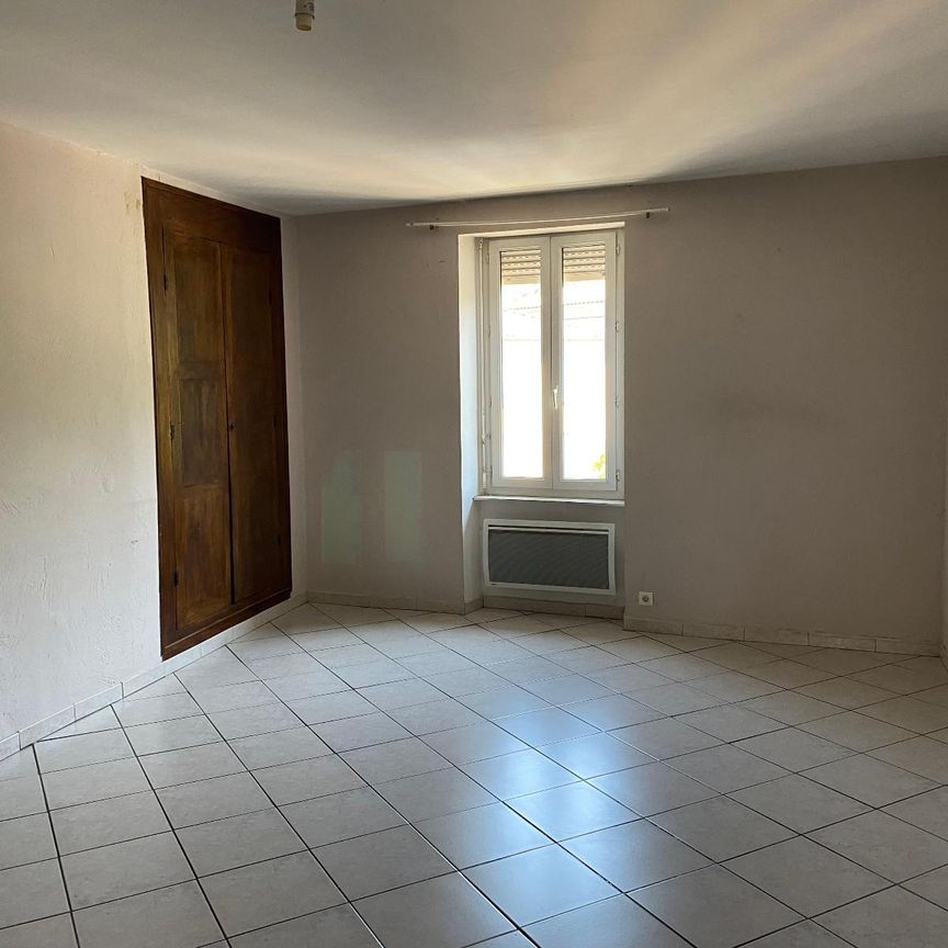 Location Appartement 3 pièces 78m² LES VANS 07140 - Photo 1