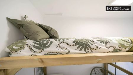 Room in a shared 6-bedroom apartment for rent in Torrent - Photo 5