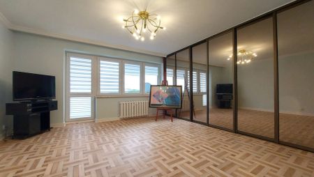 Duże mieszkanie z trzema osobnymi sypialniami - Zdjęcie 2