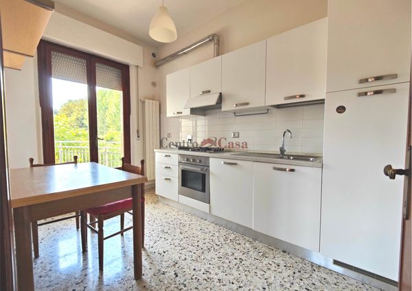 Appartamento con 2 camere, arredato.