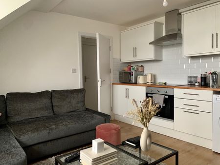 2 Bed Flat, Woodberry Grove, N4 - Photo 2