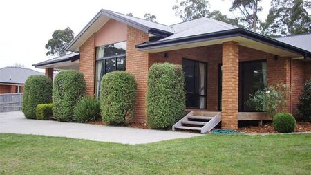 Spacious Kingston Home with Large Garage - Photo 5