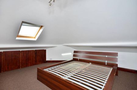 4 bedroom flat to rent - Photo 4