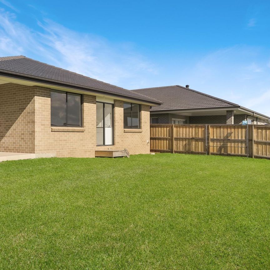 72 Sandpiper Circuit, Aberglasslyn - Photo 1